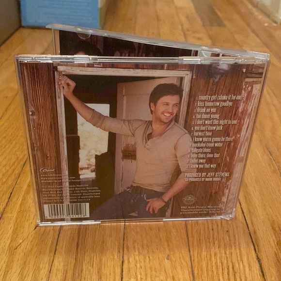 🎶🎶 Luke Bryan Tailgates & Tanlines Music CD 🎶🎶 - Picture 3 of 3